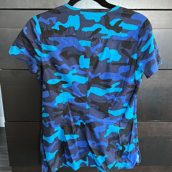 Koi scrub top. - Picture 3 of 3